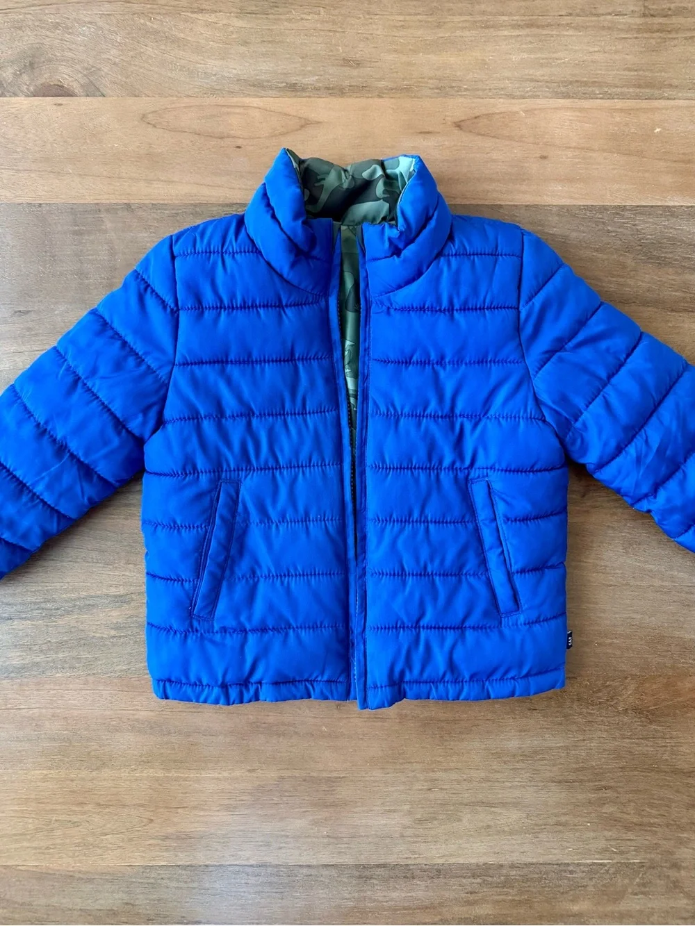 GAP Reversible Kids Puffer Jacket 3T - blue and camo dino